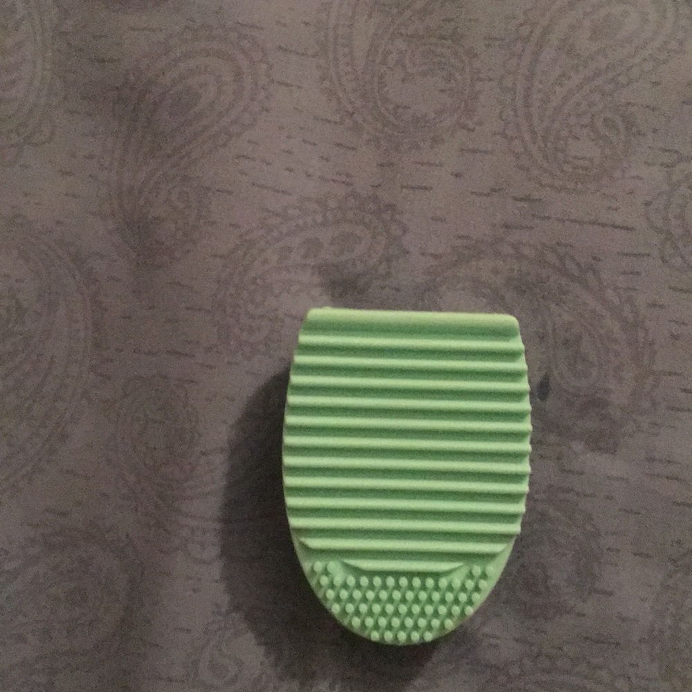 Egg Makeup Brush Cleaner